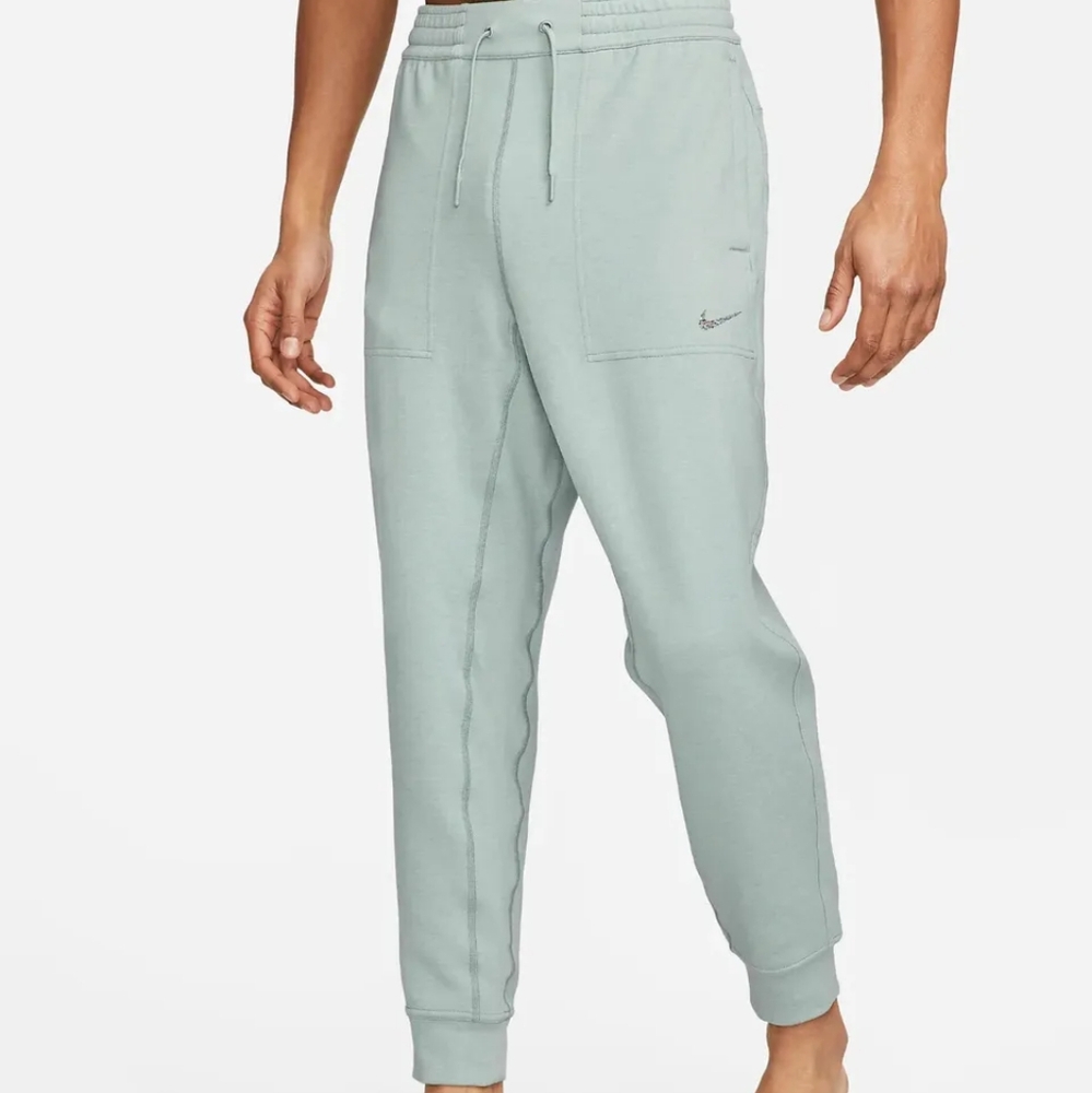 New Nike Yoga Set - Picture 2 of 9